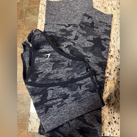 Gymshark Camo sports bra and legging set - Picture 3 of 3